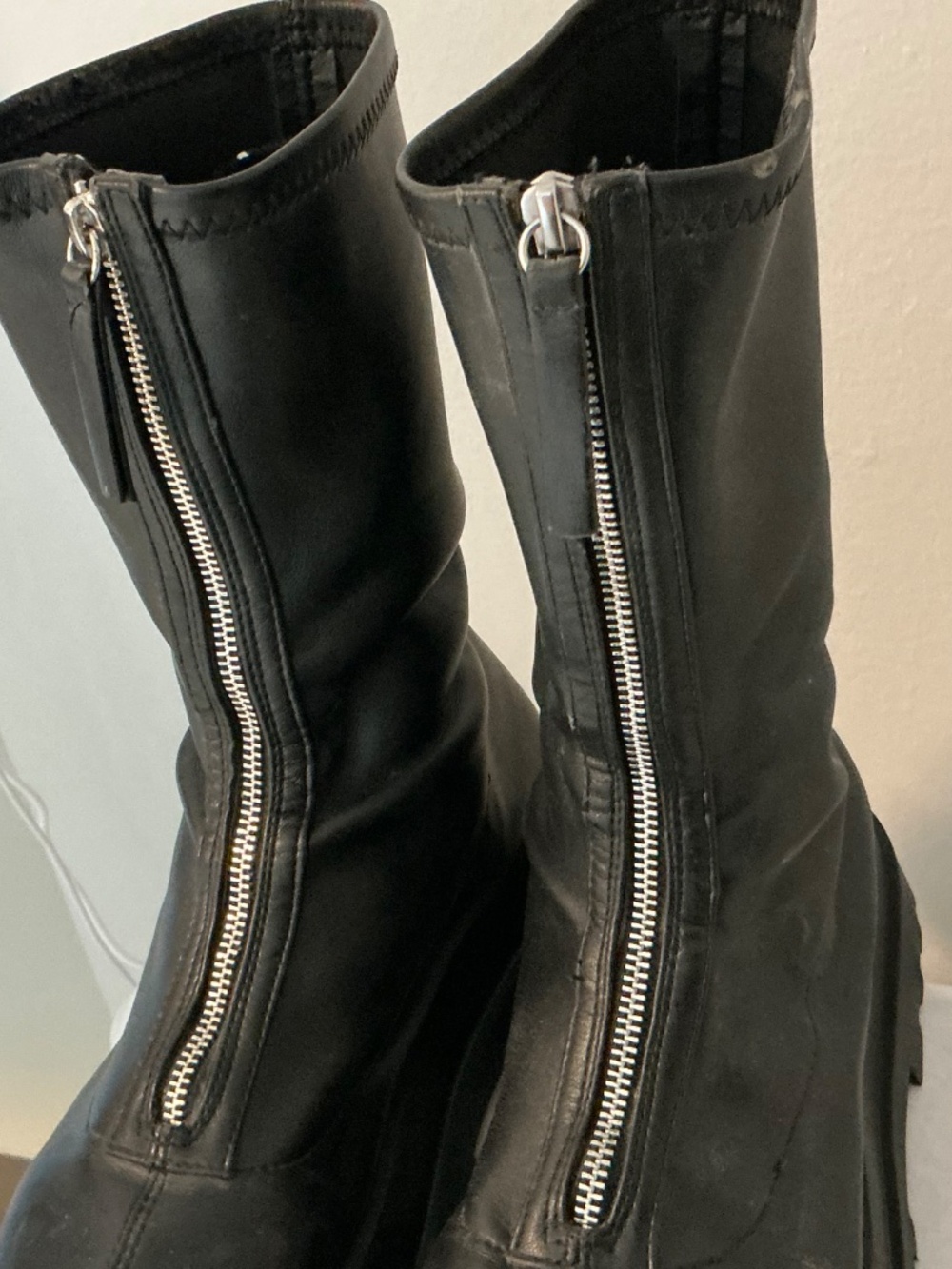 Urban Outfitters Knee-High Chunky Boots – Black – Platform Sole – Zip Detail - Picture 2 of 14